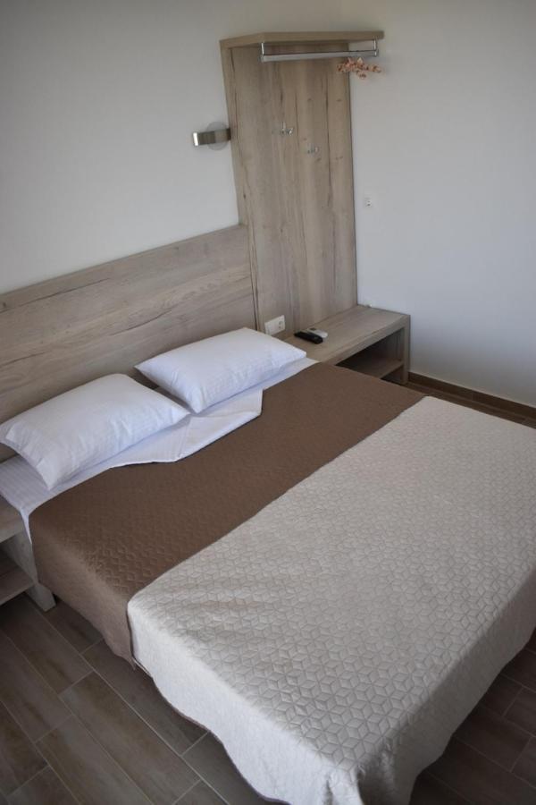 Thea Studios Stavros  Luaran gambar